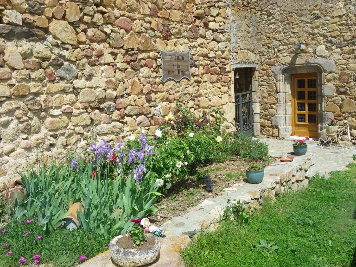 Bed and Breakfast Le Donjon De La Reine Margot Beaumont  Экстерьер фото