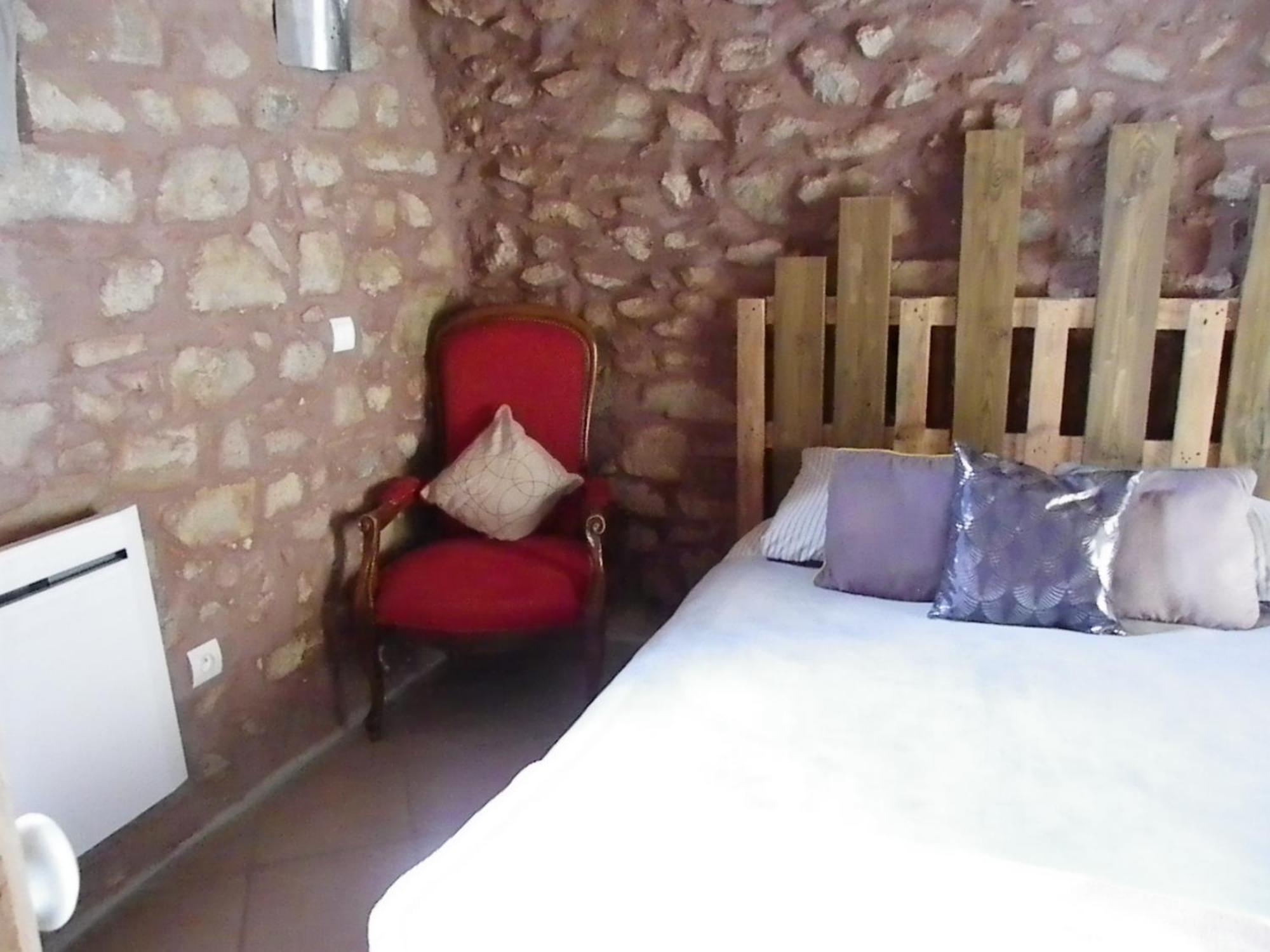 Bed and Breakfast Le Donjon De La Reine Margot Beaumont  Экстерьер фото